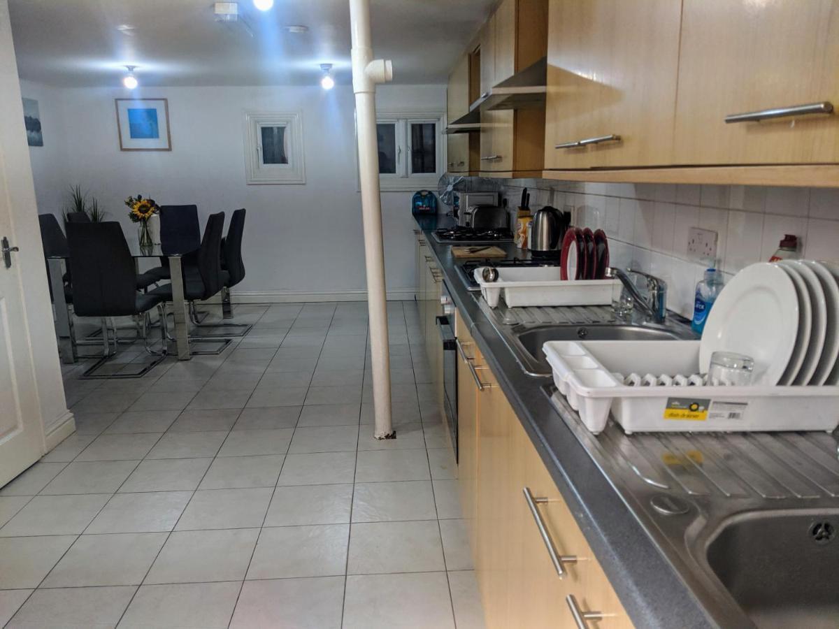 Alexandra Contractor House - Free Parking For Large Vans, Free Wifi & Netflix By Firoz Property Management Aldershot Exterior foto